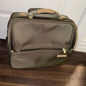 Briggs and Riley Baseline Tote 16” Carry On Upright Olive Luggage Roller/Rolling